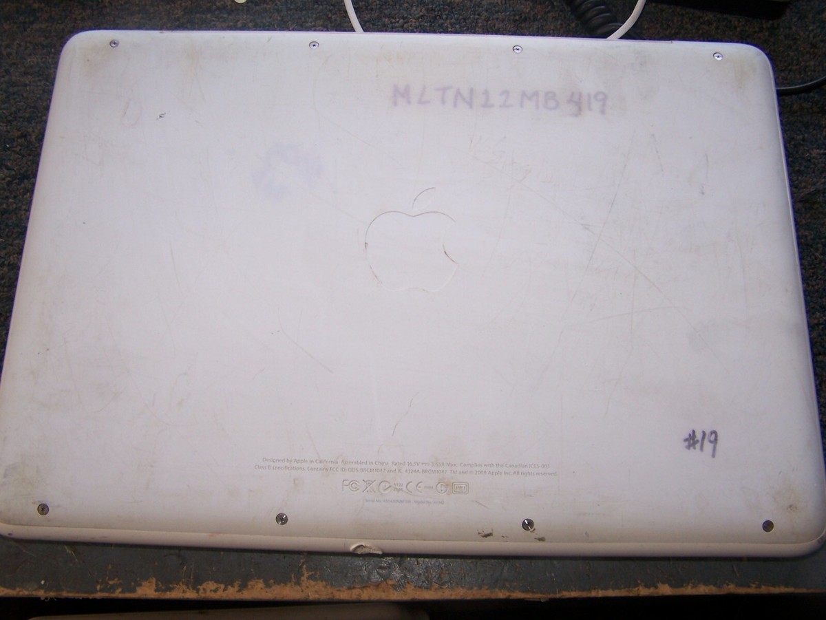 Apple MacBook 7.1 Core 2 Duo 2.4GHZ 2GB RAM 250GB HDOS X 10.8