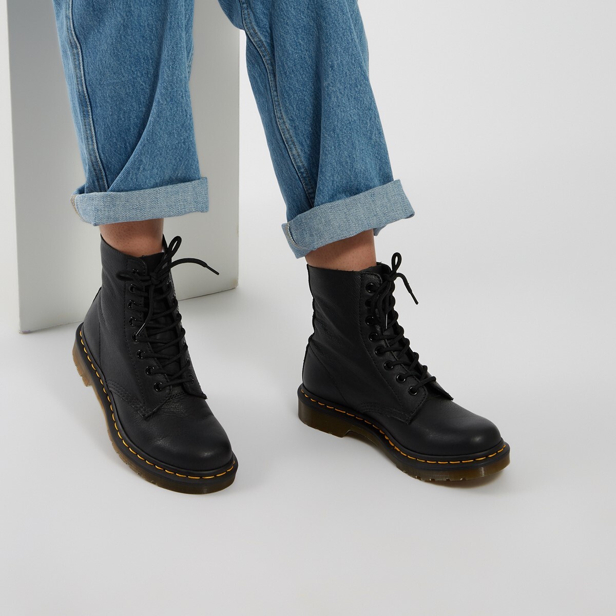 DR. MARTENS Boots Women's US 7 UK 6 1460 Pascal Leather Black