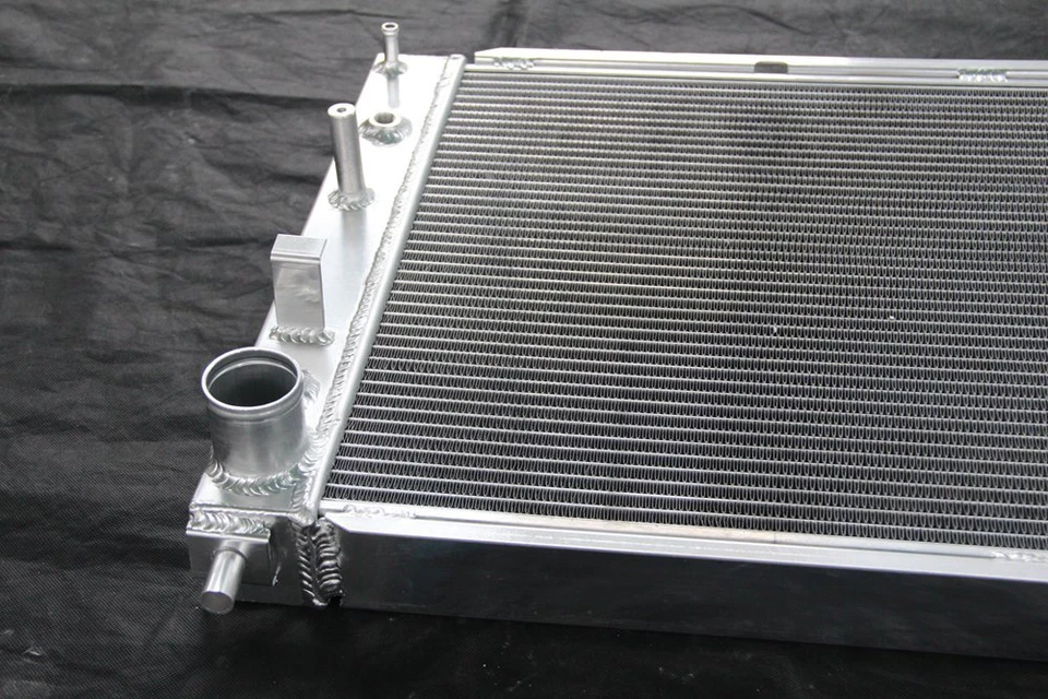 Radiador de aluminio 3 filas 2139 para Ford Mustang GT SVT Cobra 4,6 L V8 1997-2004 JP Foto 2 de 4