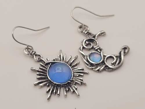Handmade Blue Chalcedony Natural Drop Earrings , Moon & Sun - 第 1/7 張圖片