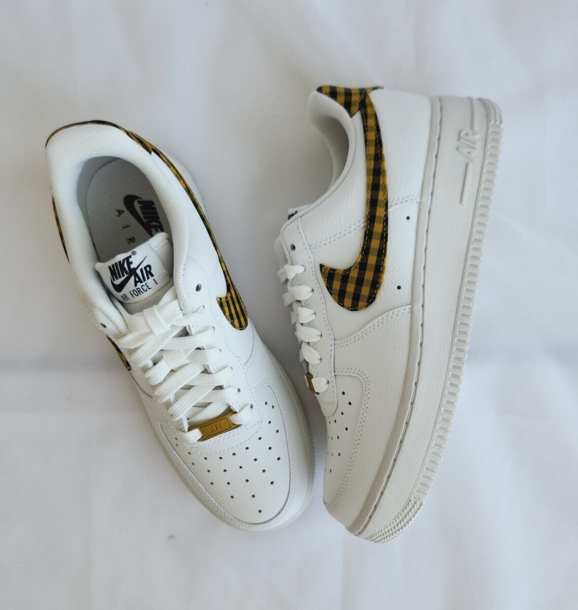 7.5 WOMEN'S NIKE AIR FORCE 1 07 ESS TREND LOW WHITE BRONZINE 7.5 WOMEN'S NIKE AIR FORCE 1 07 ESS TREND LOW WHITE BRONZINE