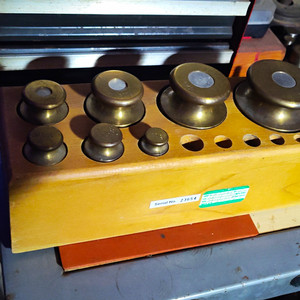 Calibration Weights Set Assorted Weights in Wooden Block Case  Sr # 22654 BRASS