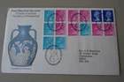 GB 1972 £1 Wedgewood Booklet Pane FDC with x842 1/2p sideband machin (Cat £60)