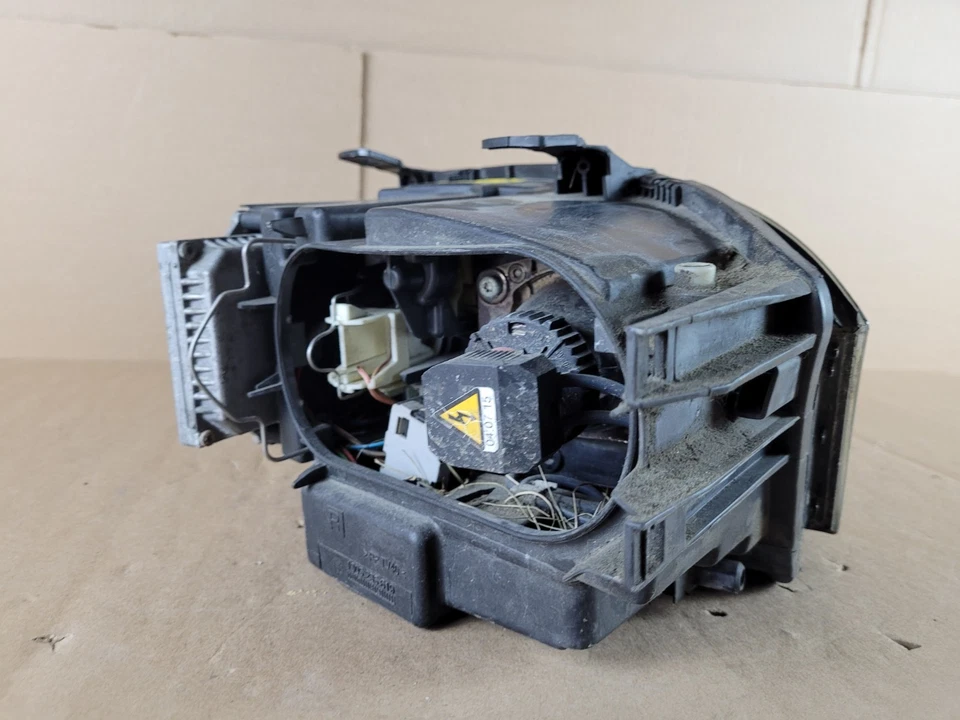 2003-2006 AUDI TT HIS DARK GREY HOUSING RH PASSENGER-SIDE OEM HEADLIGHT 196850 — 第 2/4 张图片