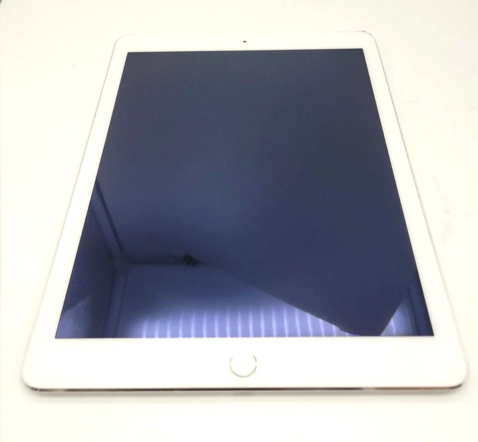 Apple iPad (5th Gen) A1823 | 9.7" | 32GB | Silver | Unlocked Good B+ - Image 4 of 4