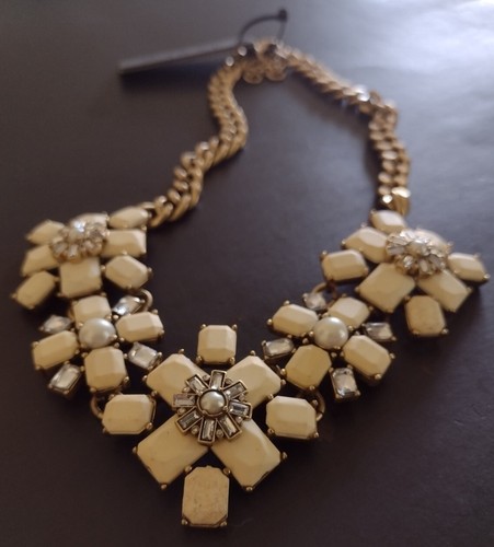 J. Crew Flower White Clear stones Statement Necklace NWT - Picture 3 of 9