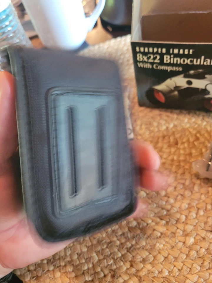 Sharper Image 8X22 Sliding Compact Binoculars with Compass AK305 367 FT/1000 YDS - Image 4 of 4