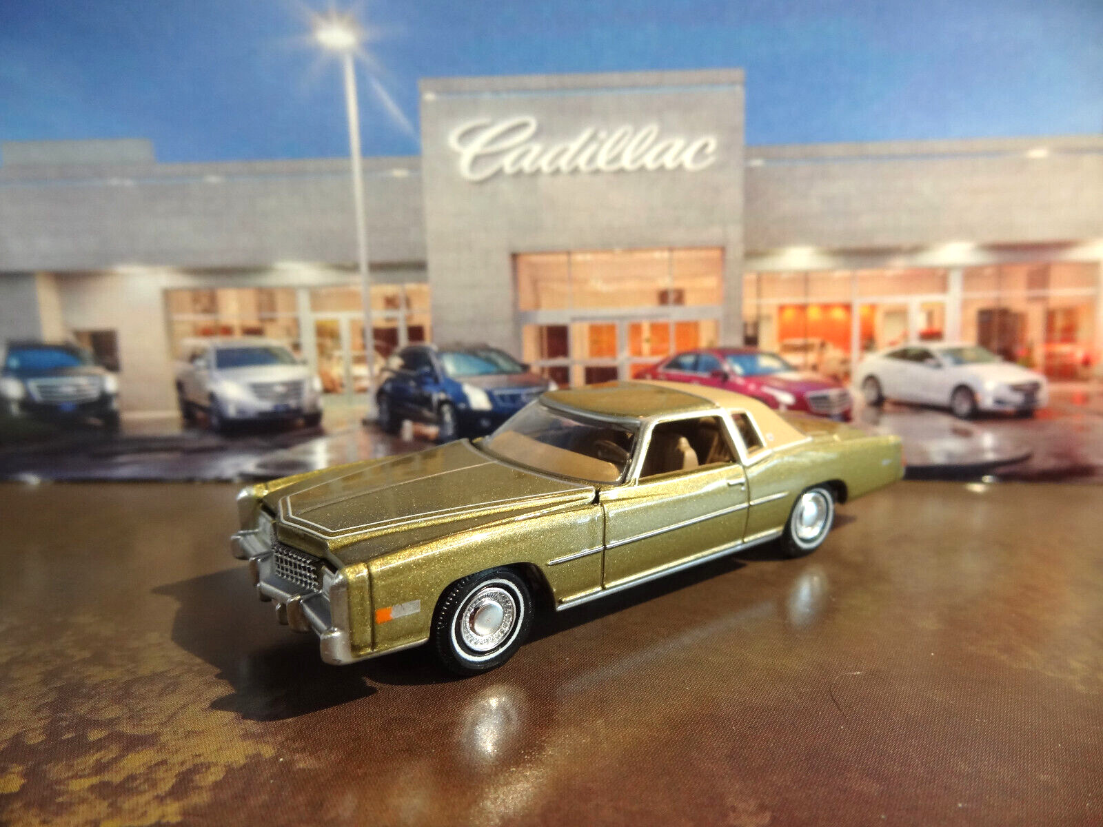 1975 CADILLAC ELDORADO LUXURY CAR 1/64 SCALE DIORAMA DIECAST MODEL Q
