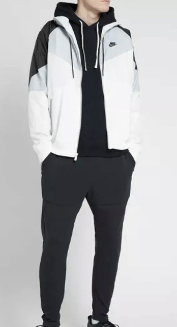 nike packable windrunner