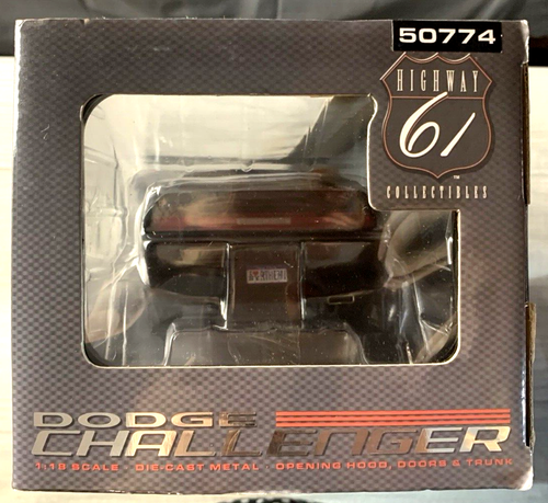 ERTL Highway 61: 2010 Doge Challenger R/T Brilliant Black 1:18 Scale - Picture 8 of 12