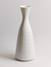 Fürstenberg Porzellan Vase Flaschenvase 1358/3 weiß Reliefdekor 25 cm um 1960