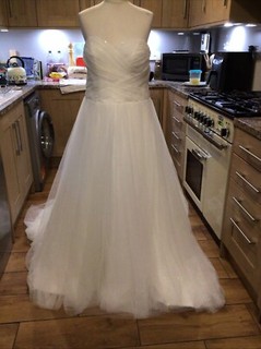 VIVA BRIDES…Stunning Wedding Dress…Size 16
