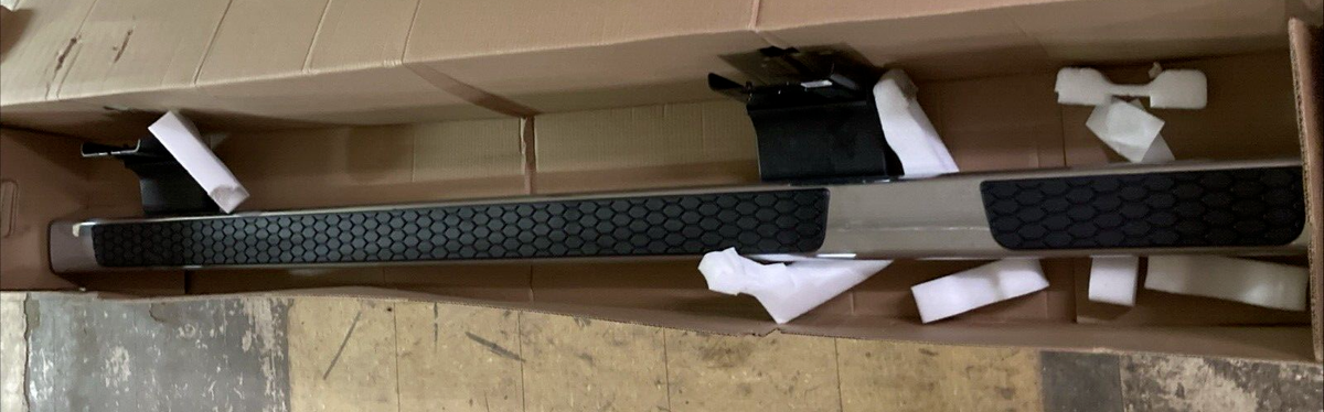 NEW GENUINE MOPAR 68310003AC Side Step, Left 19'-25' RAM 1500