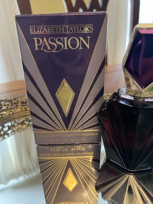 Vintage ELIZABETH TAYLOR PASSION EAU DE TOILETTE SPRAY, NOS Original Classic 1.5