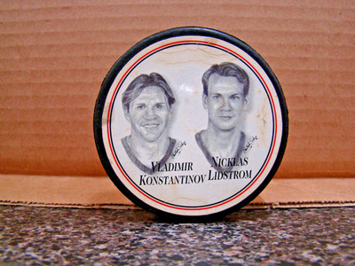 1997 DETROIT RED WINGS BURGER KING COMMEMORATIVE PUCK KONSTANTINOV/LIDSTROM