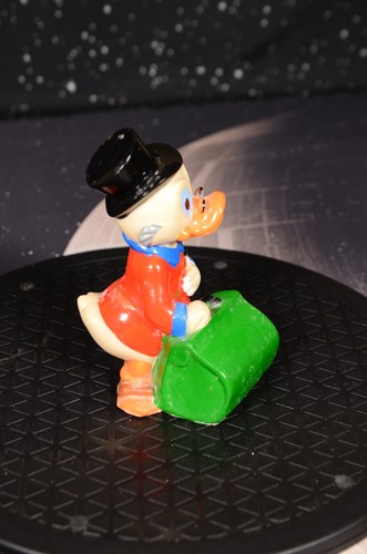 Banco de monedas de plástico pequeño vintage Walt Disney Scrooge McDuck - Imagen 4 de 7