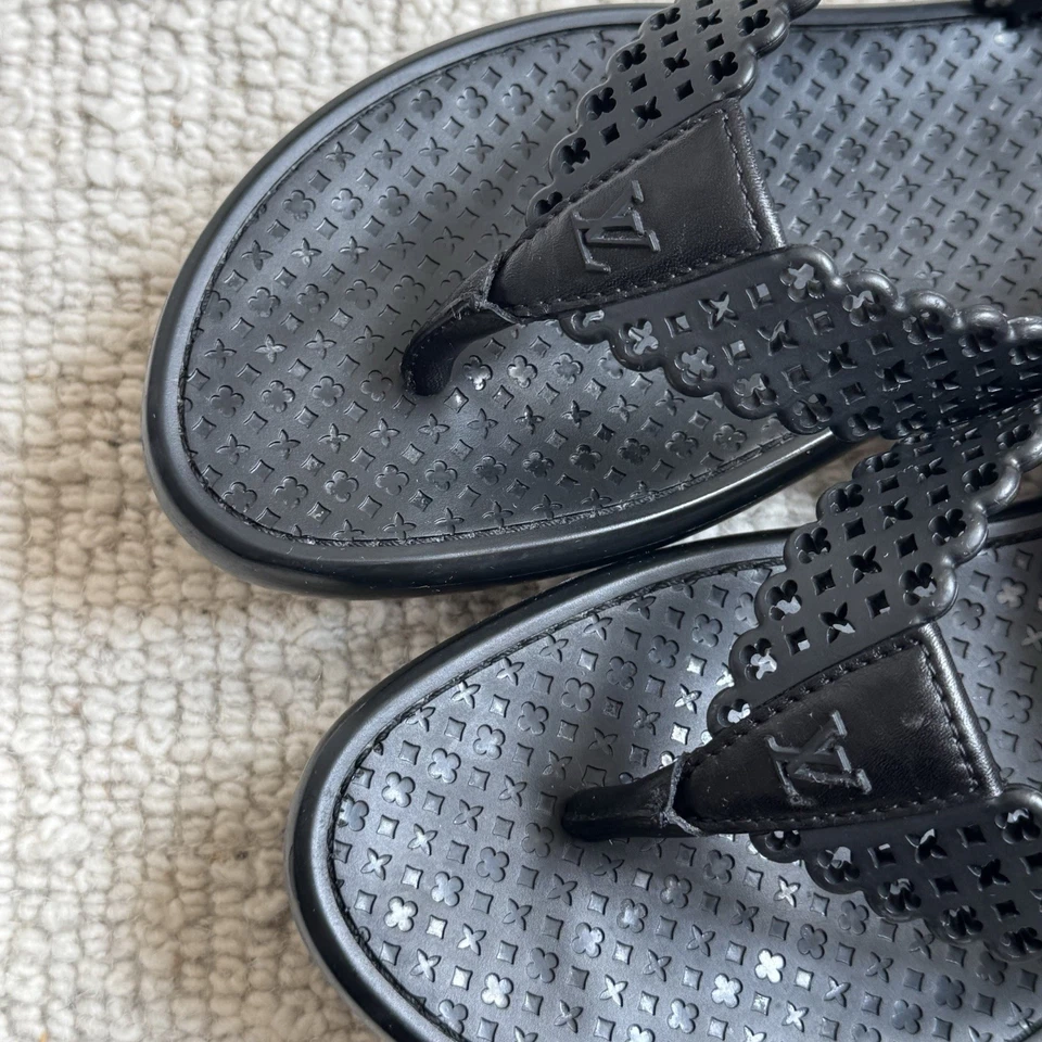 Женские резиновые сандалии-шлепанцы Louis Vuitton с черной монограммой размер 34 США 4 - Изображение 4 из 4