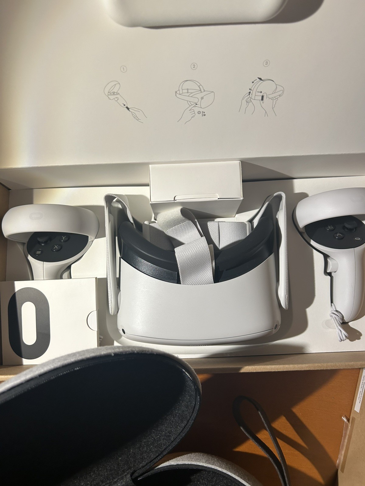 Meta Quest 2 Advanced All in One Virtual Reality Headset 256GB Controllers Case