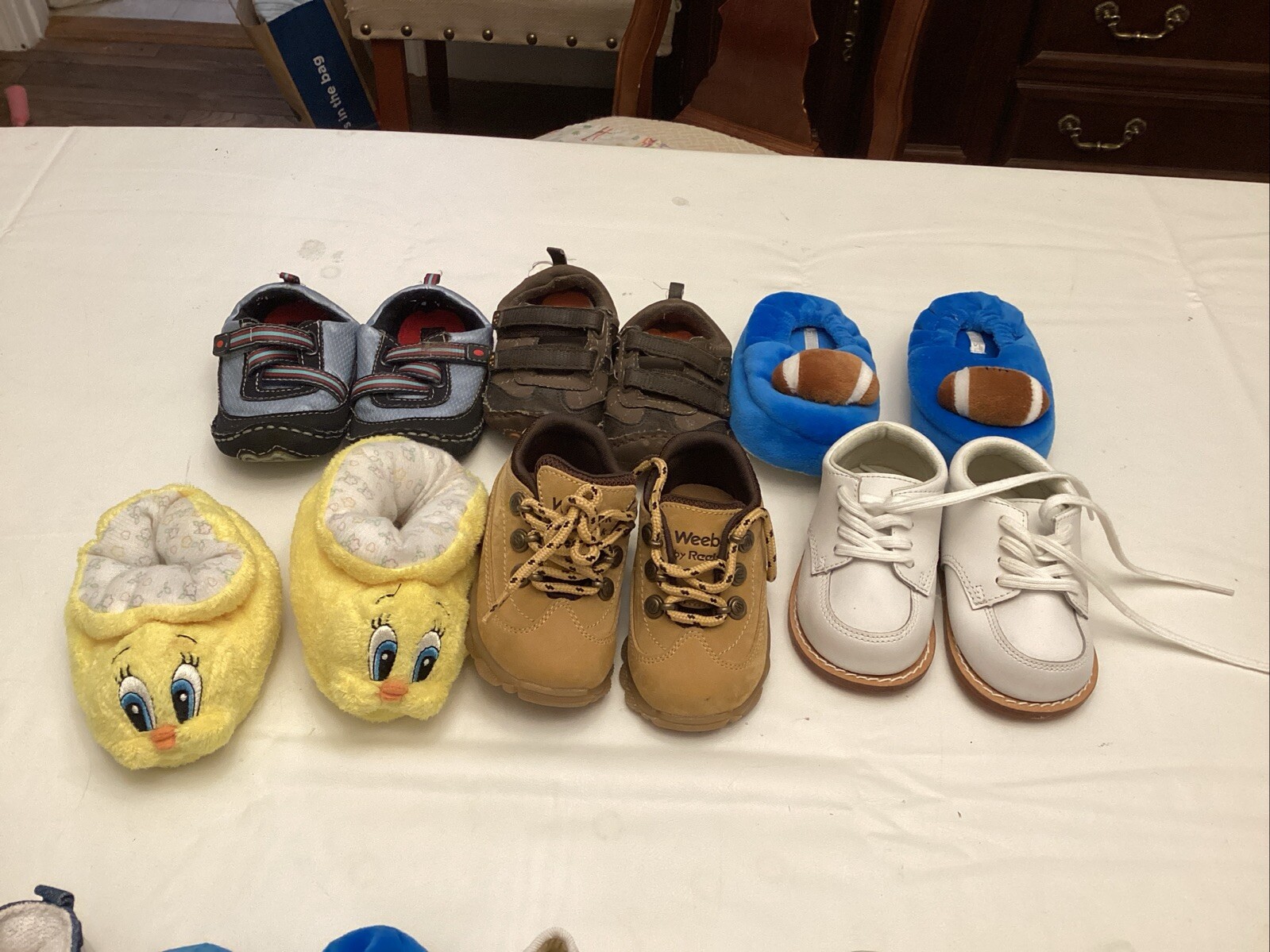 Slippers Weebok Boots Moccasin Size 4 & 5 - 12 Mo