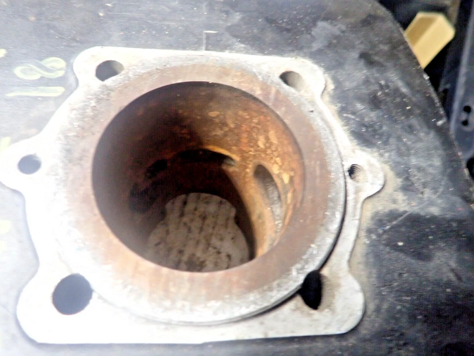 1981? Кувшин/ствол цилиндра Husqvarna WR 250 с впускными и выпускными коллекторами - Изображение 4 из 4