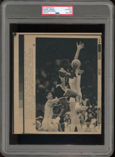 Michael Jordan 1984 USA OLYMPICS PSA/DNA Type 3 Associated Press Wire Photo - Afbeelding 1 van 1