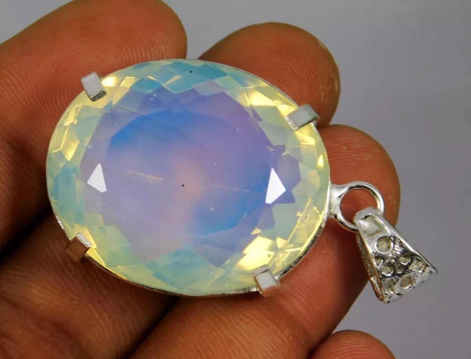 Ciondolo in argento sterling con opale etiope Welo Ciondolo in argento sterling con opale etiope Welo