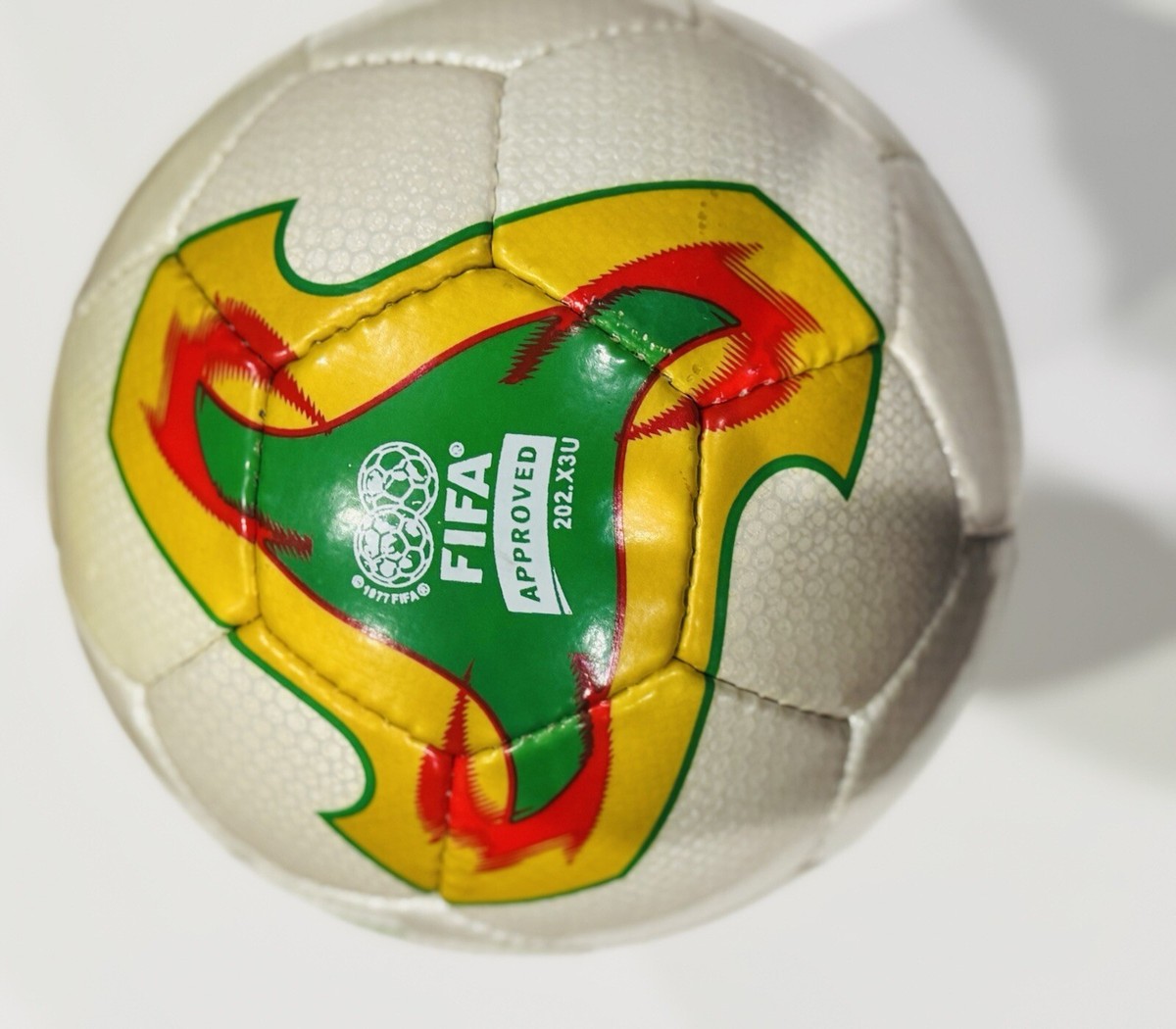 アディダスFEVERNOVA 2002年 FIFAワールドカップ  公式球 Fifa 2002 World Cup Adidas Fevernova Official Soccer Ball