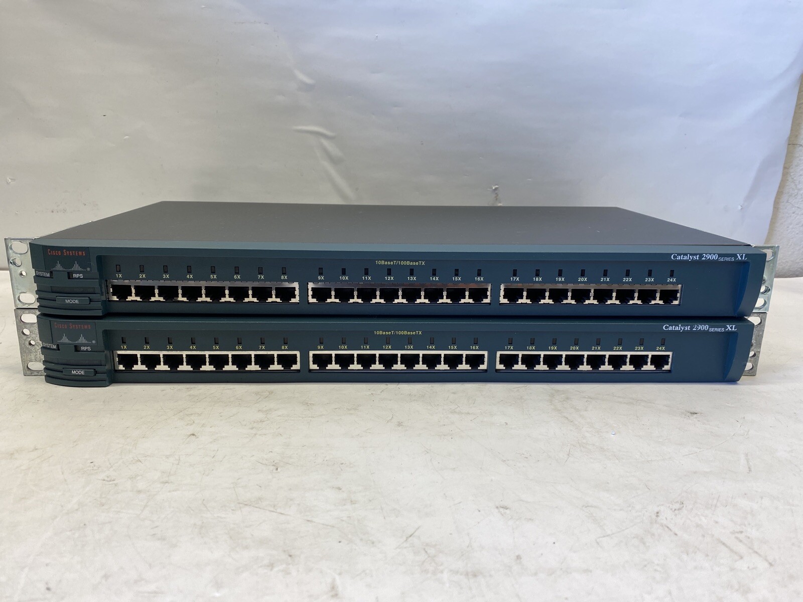 Cisco 2500 SERIES 3台 & Catalyst 2900 1台 Cisco Catalyst 2900 Series XL