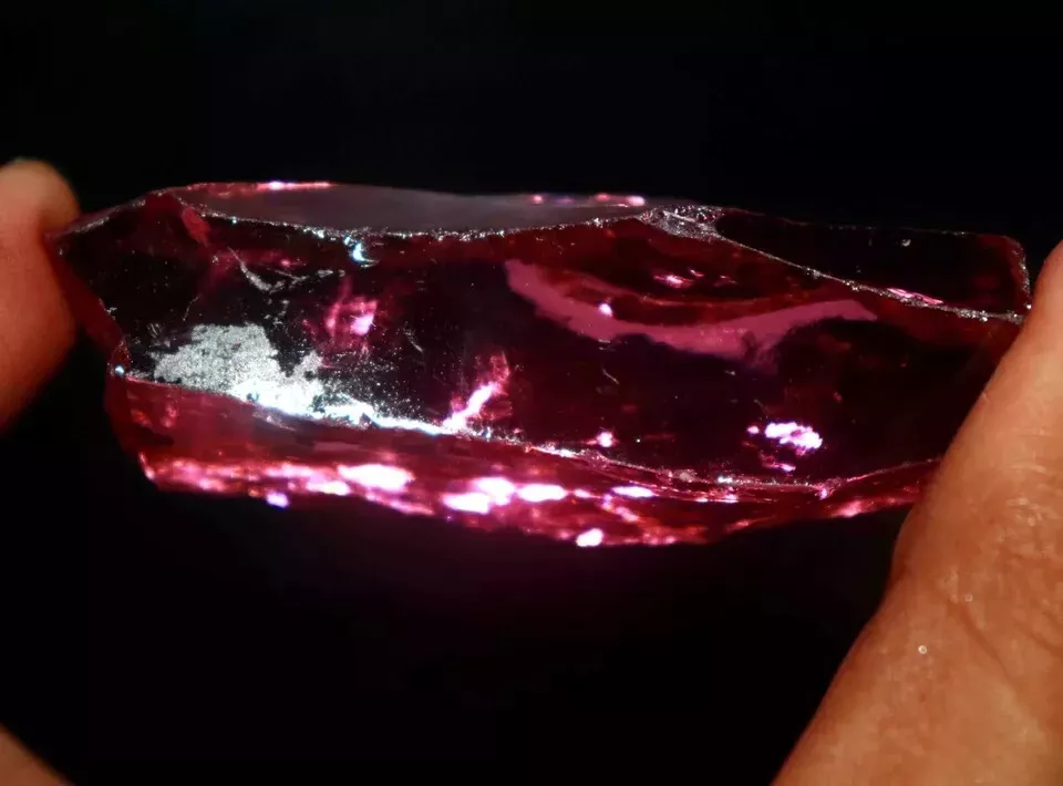 Zafiro rosa natural extraído a tierra 450-680 quilates piedra preciosa cruda sin cortar Rusia Foto 4 de 4