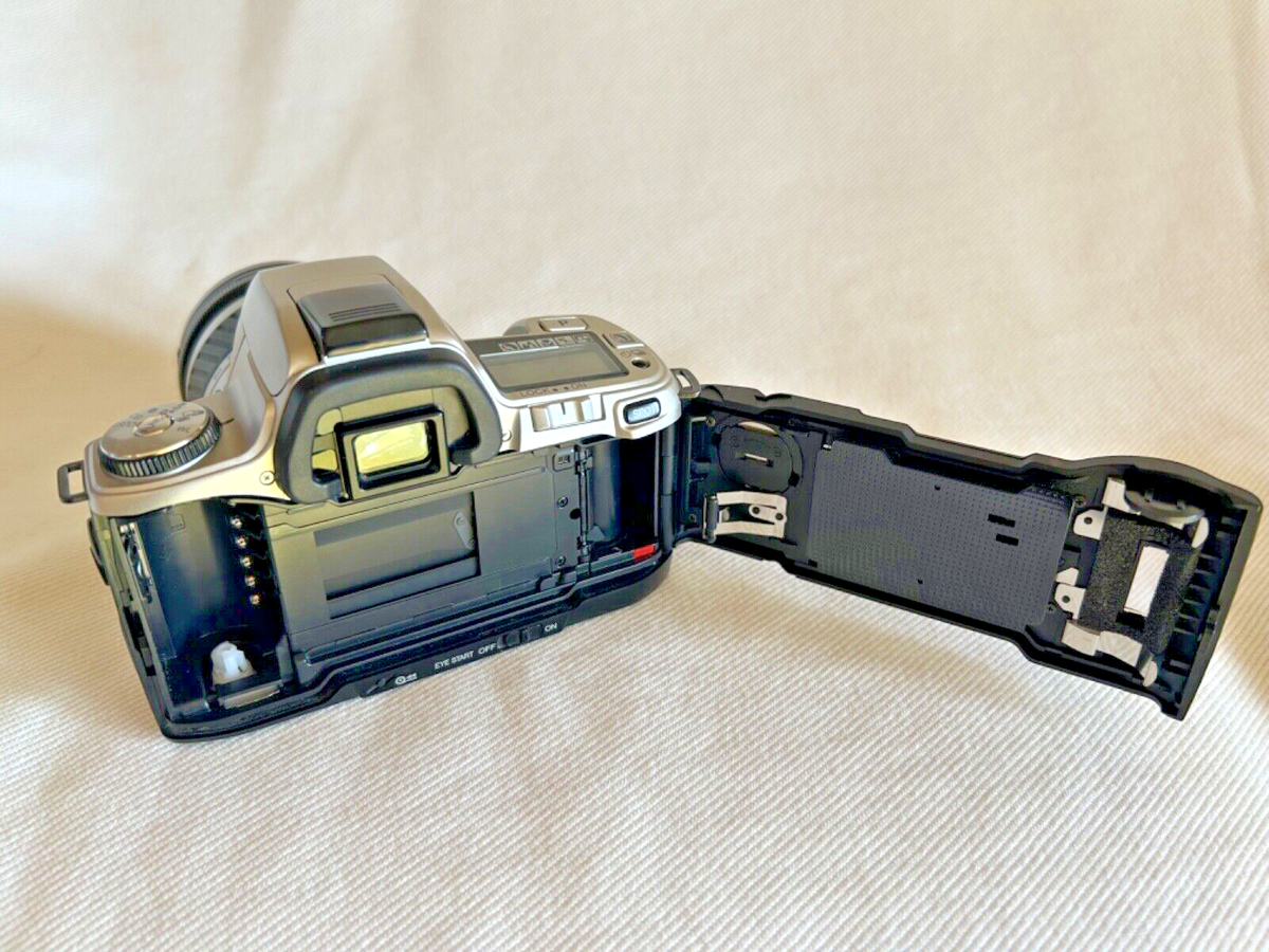 MINOLTA α Sweet Film Camera + AF Zoom 28-80mm & 75-300mm