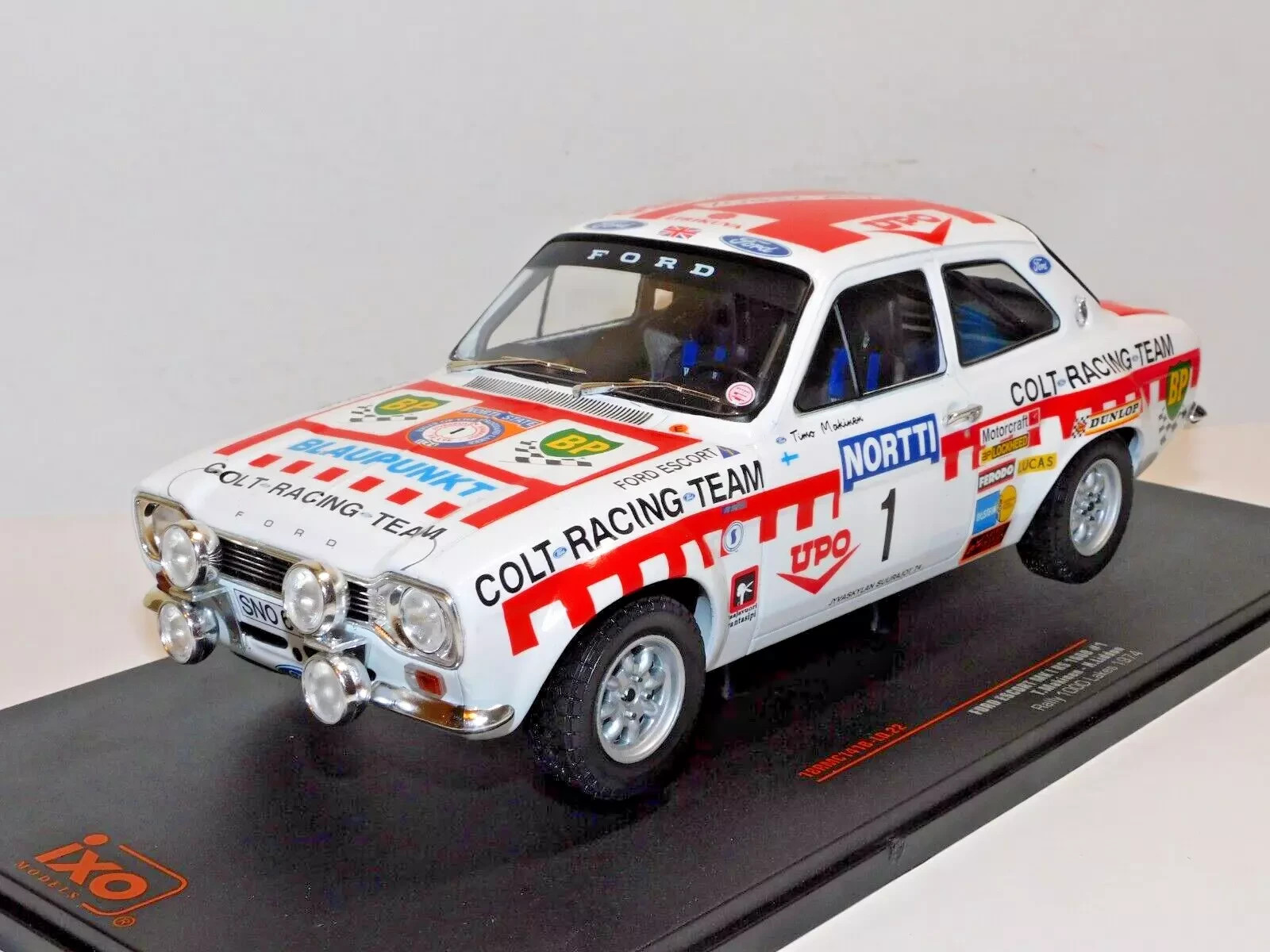 IXO FORD ESCORT RS1600 #1 1000 LAKES RALLY 1974 MAKINEN 1/18 SCALE 18RMC141B