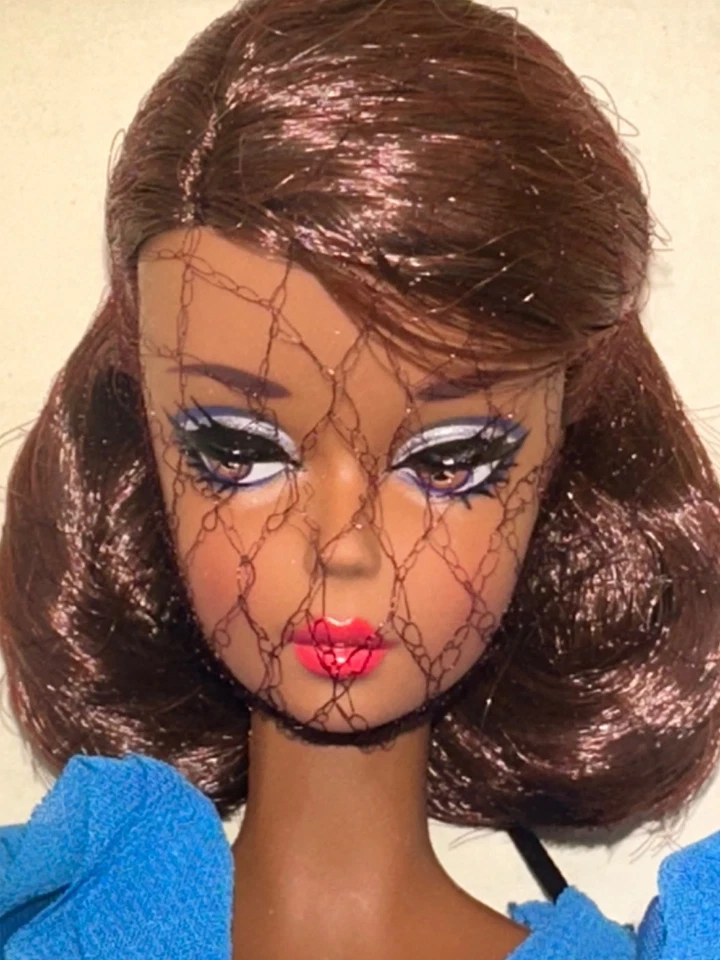 Modelo de moda Mattel Silkstone 2015 “City Chic Suit Barbie” #DGW57 *SIN PRECIO BASE* Foto 2 de 4