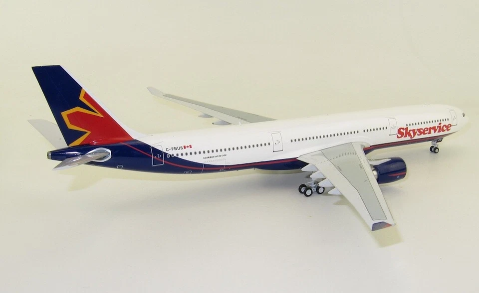 Skyservice Airlines / Airbus A330-300 / C-FBUS / IF333SG0719 / 1:200 *ÚLTIMO* Foto 3 de 4