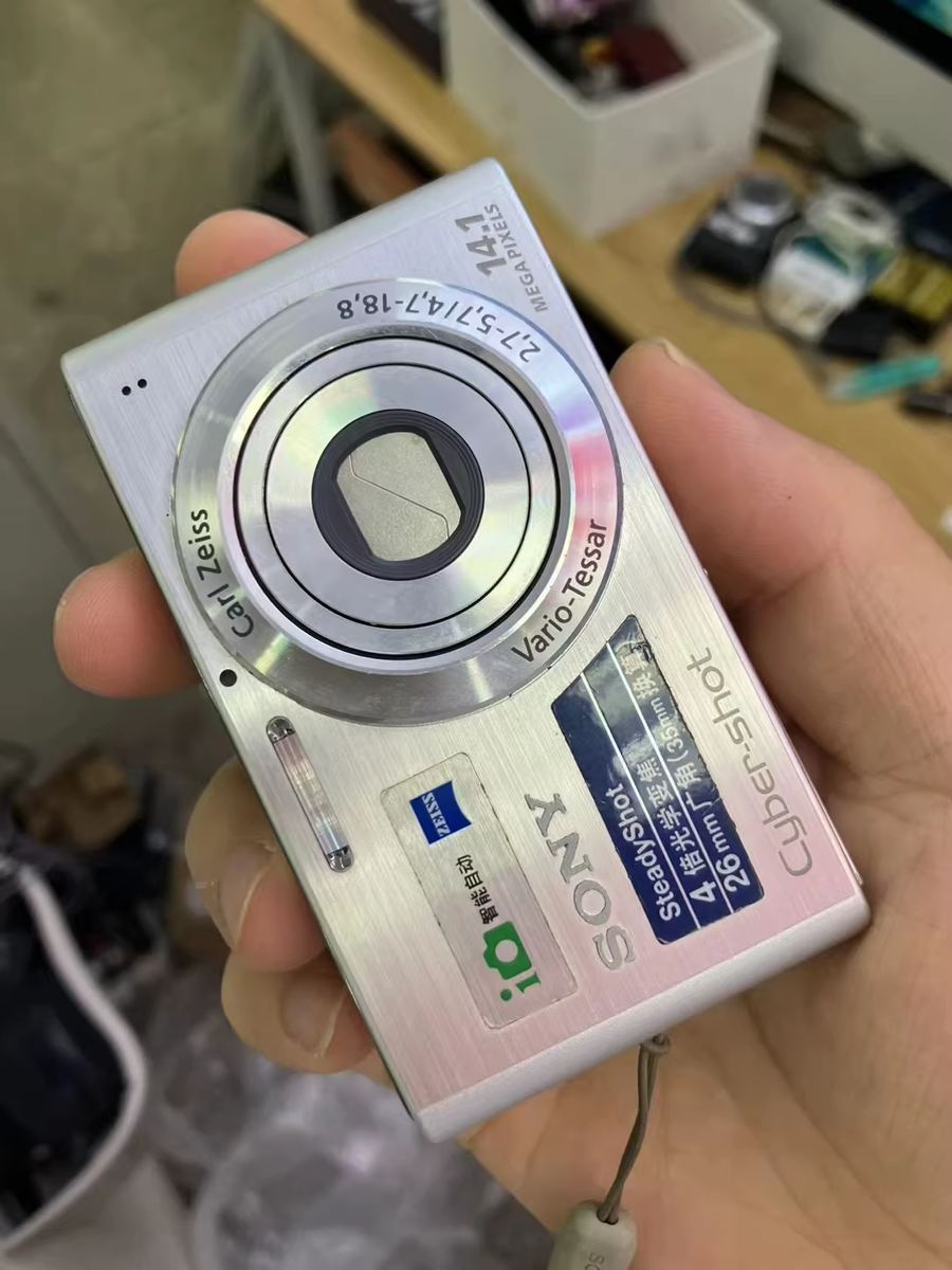 SONY DSC-W320 Cyber-shot Digital Camera 14.1 MP 4x Optical Zoom