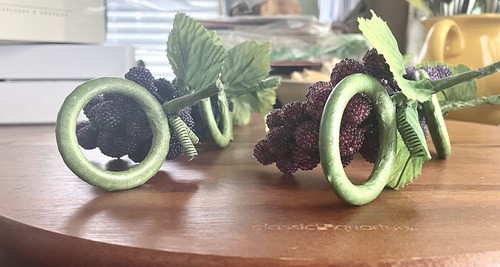 **VINTAGE** Pier 1 Imports Beaded Grape Cluster Napkin Ring Set -Lot Of 6 -Fruit - Picture 4 of 10