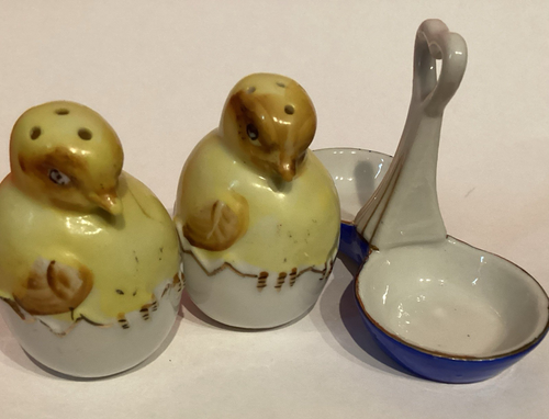OCCUPIED JAPAN CHICKS HATCHING SALT AND PEPPER WITH HOLDER CHICKENS 1945-1952 - Picture 7 of 10