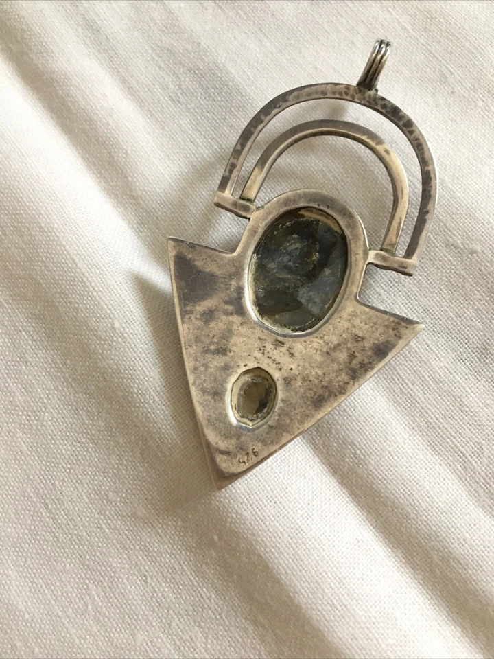 interessante ciondolo in argento punzonato 925 a forma di freccia con la pietra  - Immagine 2 di 4