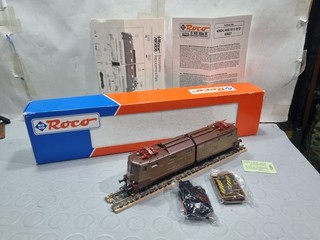 LOCOMOTIVA ELETTRICA FS E 645.101 CASTANO ISABEL CON LUCI SCALA H0 43611. 1 ROCO