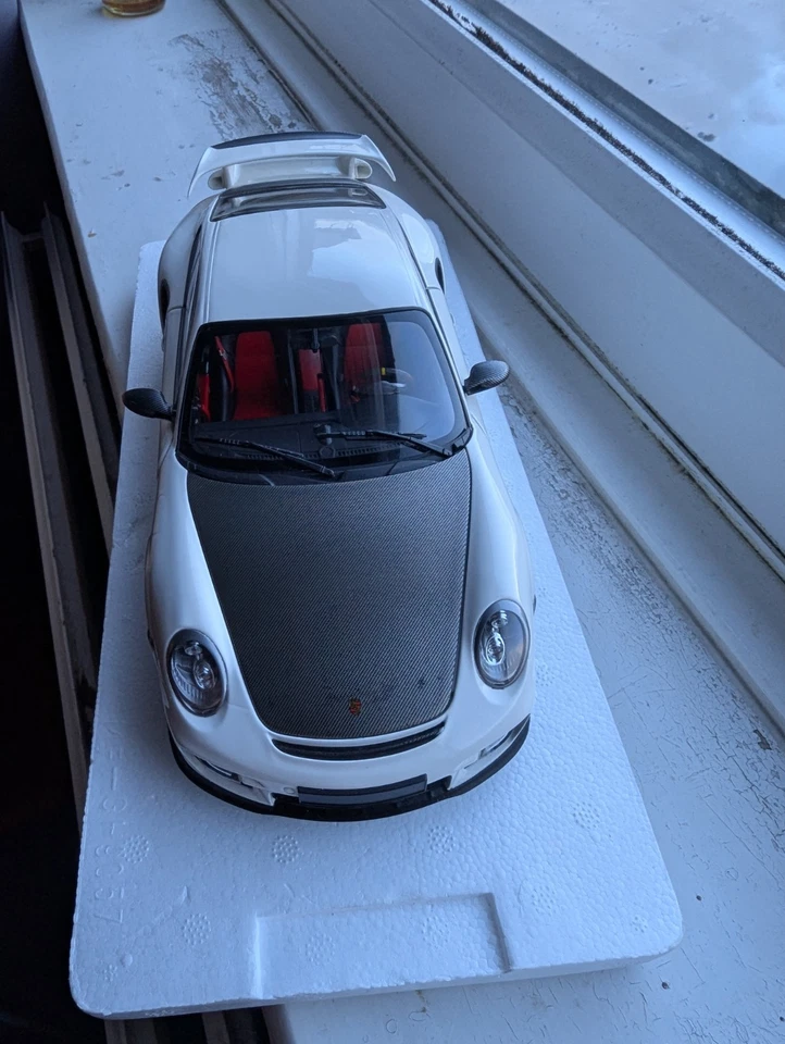 Minichamps Porsche 911 GT2 RS 2011 White  Boxed 1:18 Scale - Image 2 of 4