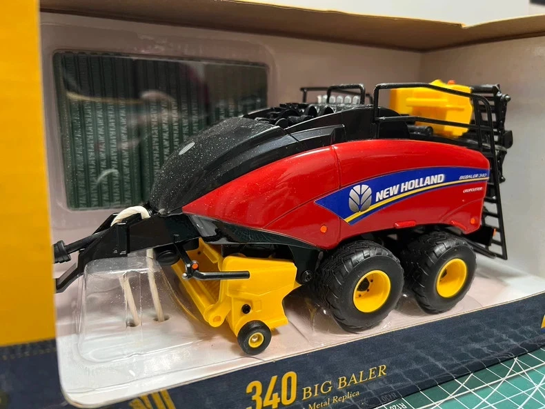 ERTL13972- 1/32 New Holland Big Baler 340 - Image 2 of 4