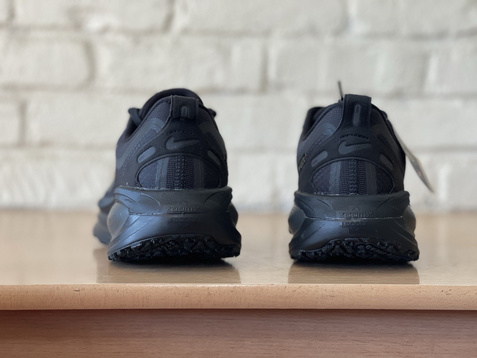 Nike Vomero 18 GTX Gore-Tex Black Anthracite Men 10.5 Running Shoes HQ7001-001 thumbnail 9