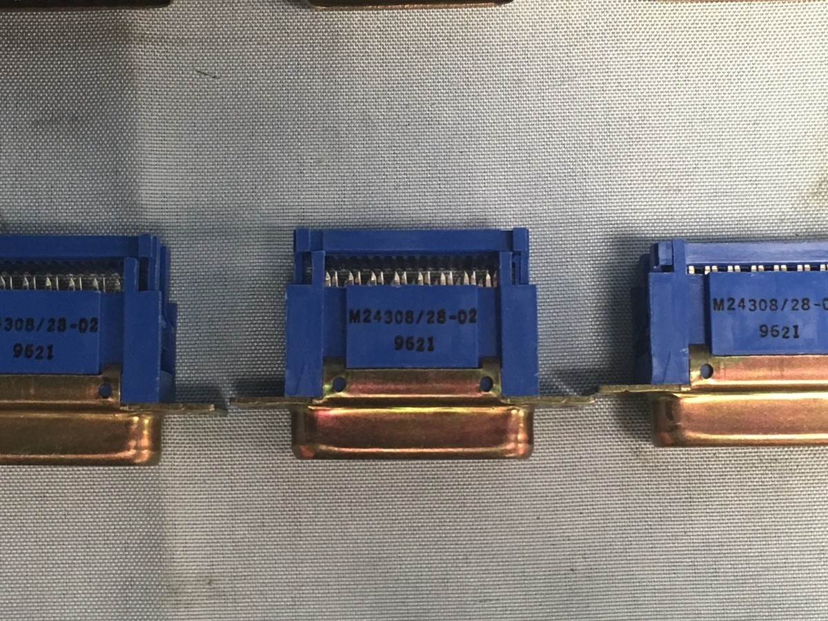 12 NEW CW industries M24308/28-02 D-Sub Connector Socket w/ Pins 