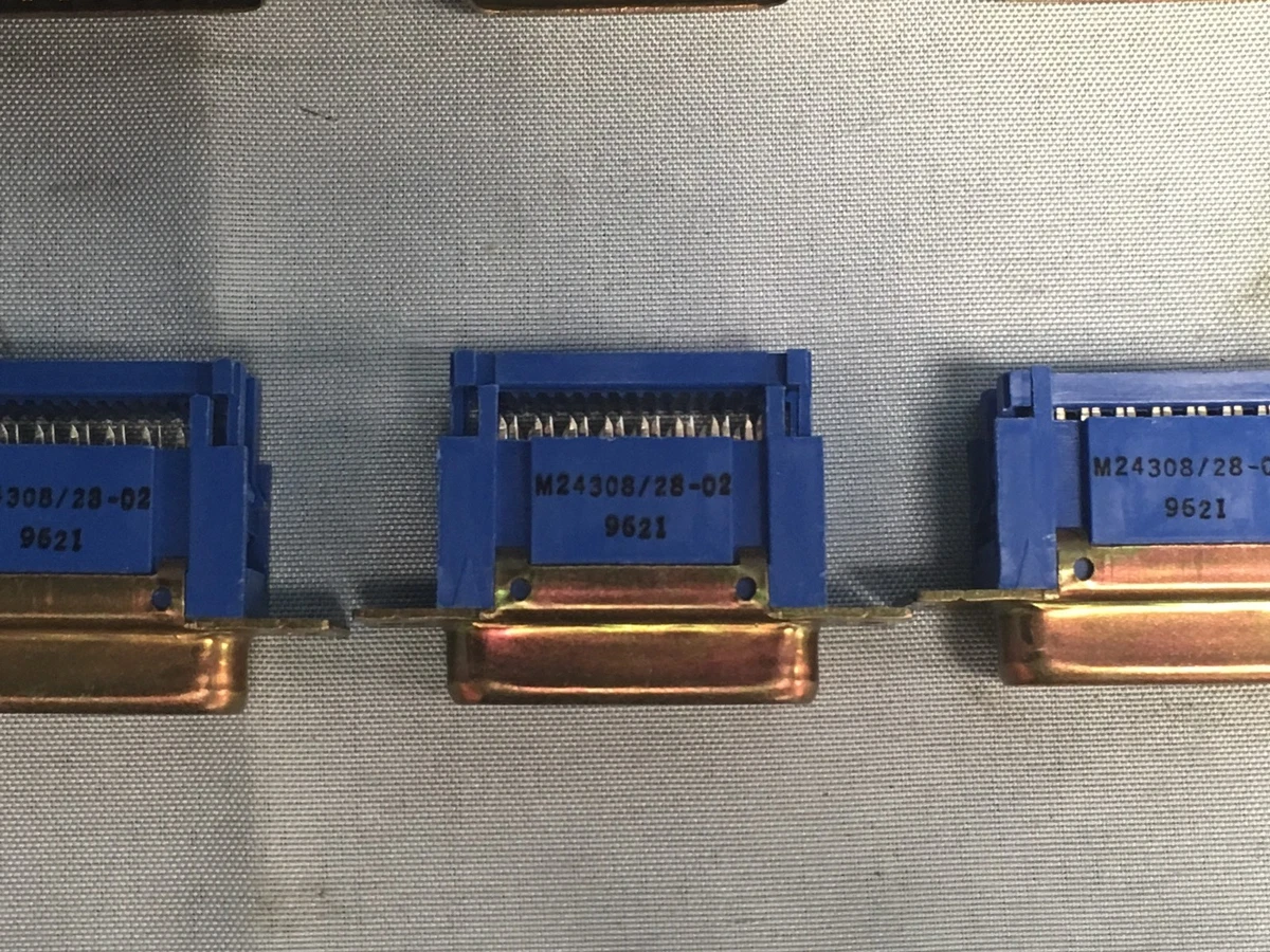 12 NEW CW industries M24308/28-02 D-Sub Connector Socket w/ Pins 