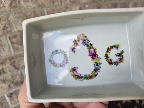 VINTAGE HAND PAINTE LIMOGES Castel France LEGGED GILDED TRINKET BOX 4"(L) v/g - Afbeelding 7 van 9
