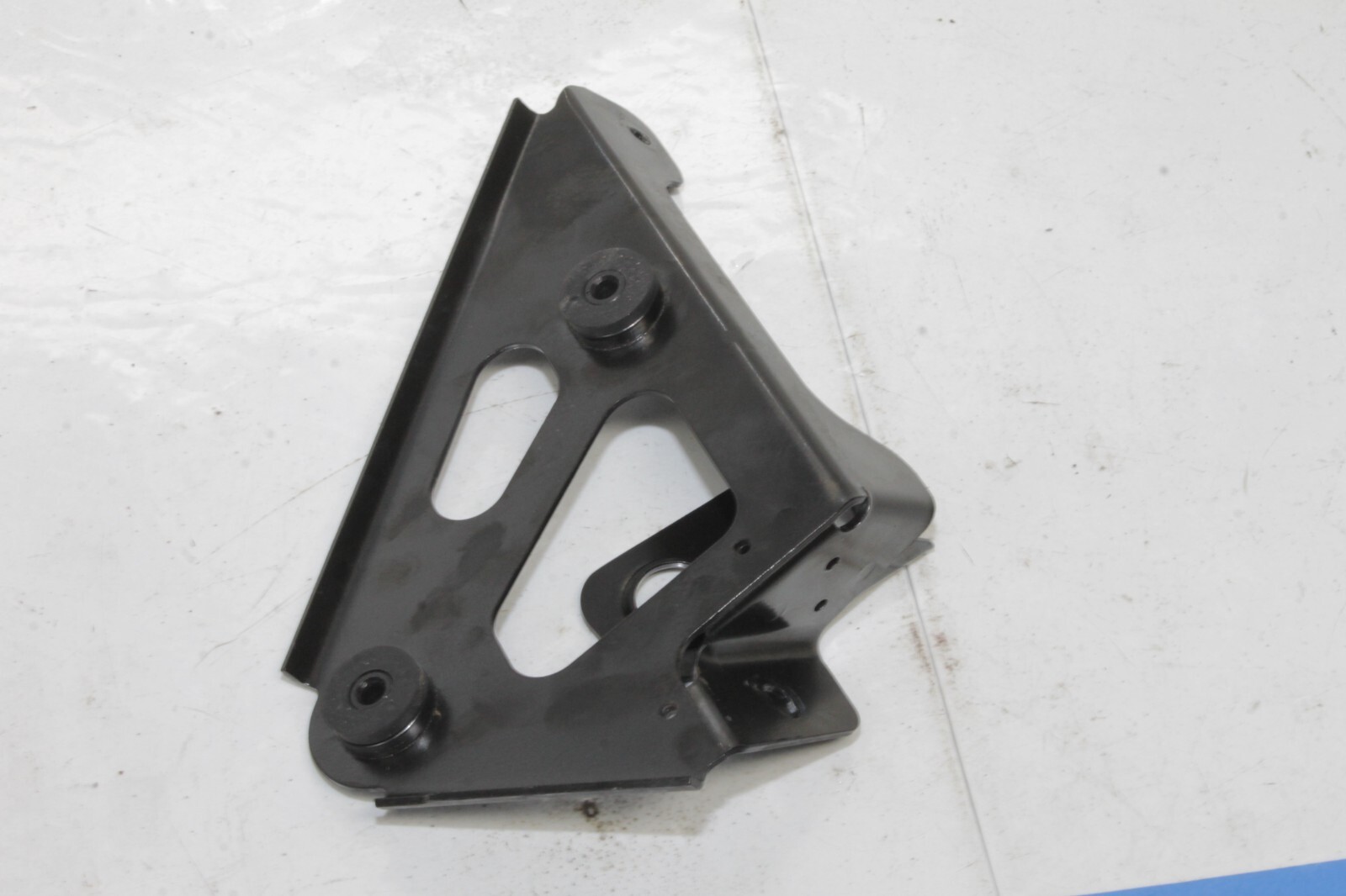 12-14 MCLAREN MP4-12C 12C OEM RH RIGHT ENGINE MOUNT BRACKET MOUNT 00131694 STOCK