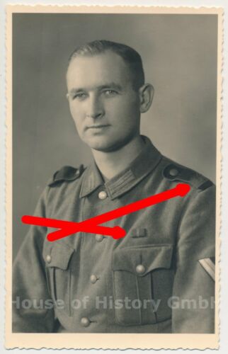 128946, Portraitfoto Heer, Obergefreiter, Orden Ostmedaille, Regiment 61, 1943 - Bild 1 von 2
