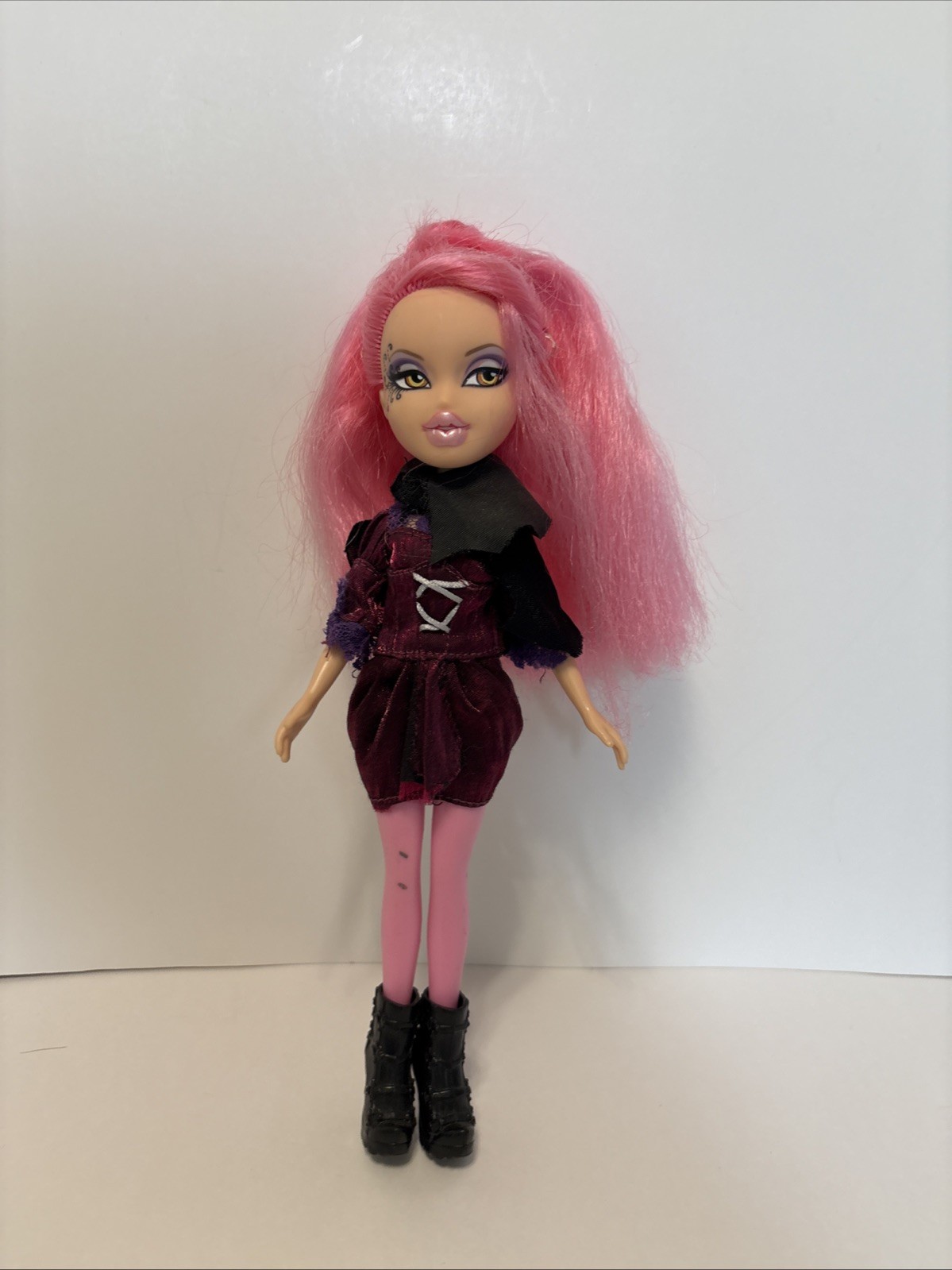Bratz Masquerade Kirana Vampire Doll Original W/  Pink Hair