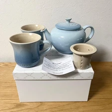 Le Creuset Coastal Blue Tea Set Stoneware Teapot with Two Mug Cups Unused Boxed