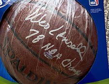 Wes Unseld Signed Basketball W/78NBA Champs Leaf Authenticated