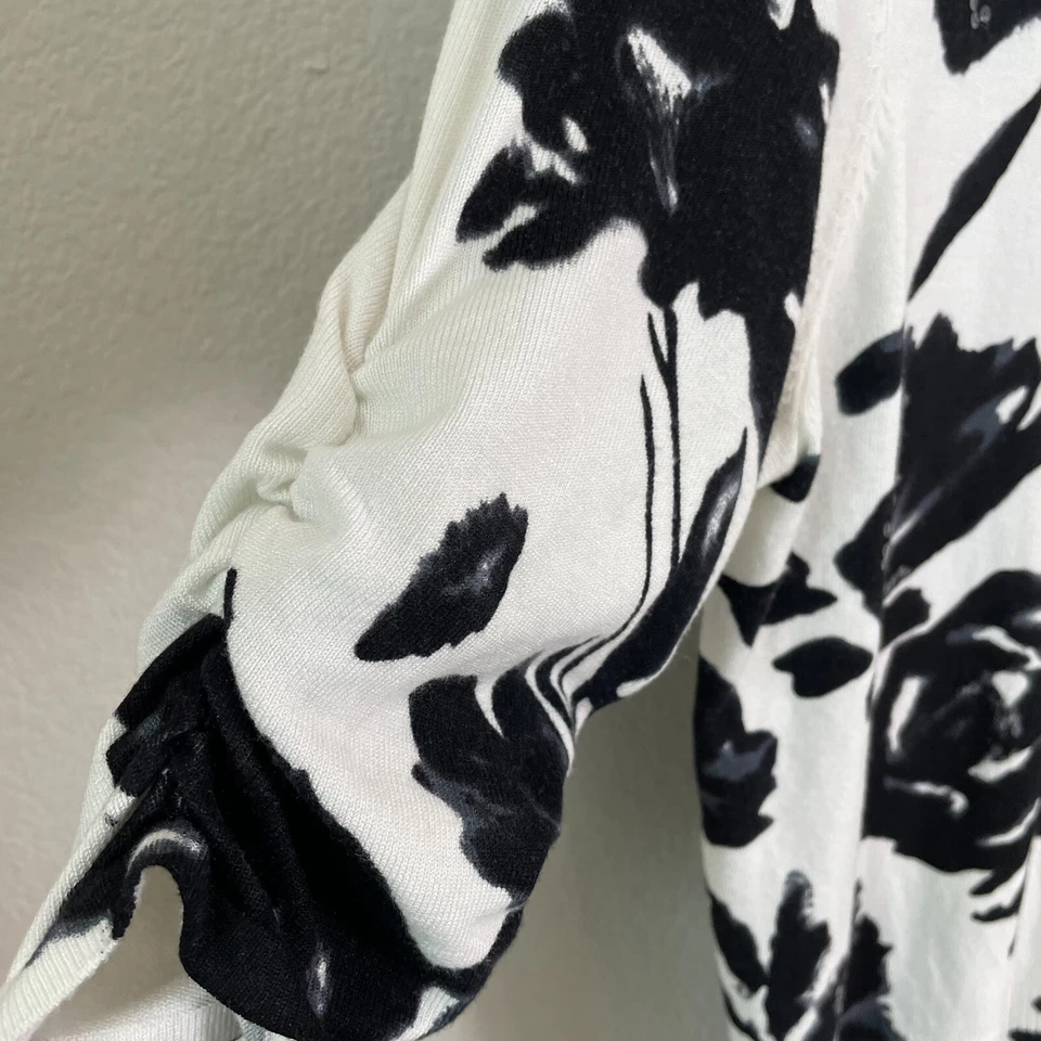 I.N.C. Suéter cárdigan mediano con botones florales International Concepts para mujer Foto 4 de 4